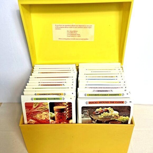 Vintage 1971 Betty Crocker Cooking Recipe Card Library Yellow Box Organizer Bake - Picture 1 of 7